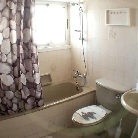 Efrosini Spacious 2 Bed Near The Beach